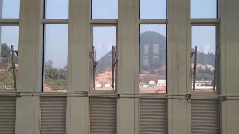 封阳台保温层铲除后，墙面如何处理？**
